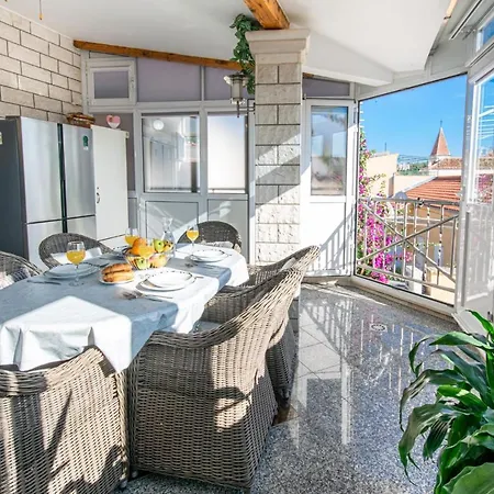 Holiday home Holiday Nevera Makarska